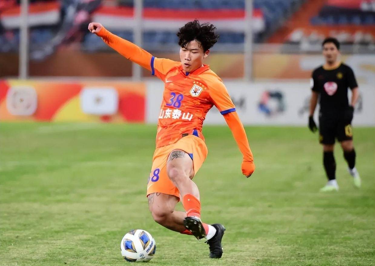 谢文能在3月29日晚上20点官宣留洋！德甲多特成功引进他入队，却被辟谣是假消息